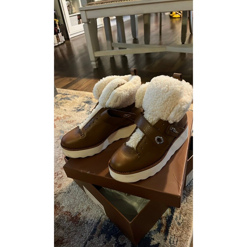 Coach urban hiker boots 7.5US